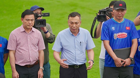 Lãnh đạo LĐBĐ Việt Nam khích lệ ĐT Việt Nam trước cuộc đọ sức với Malaysia